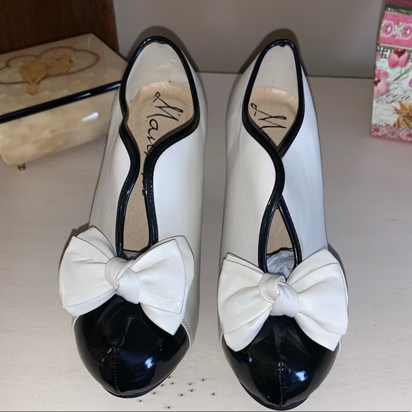 Shoes - Picture 1 of 3